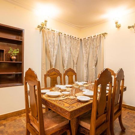 Stayvista At Pinewood Villa - Pet Friendly Villa With Lawn & Pool Table Srīnagar Exteriör bild