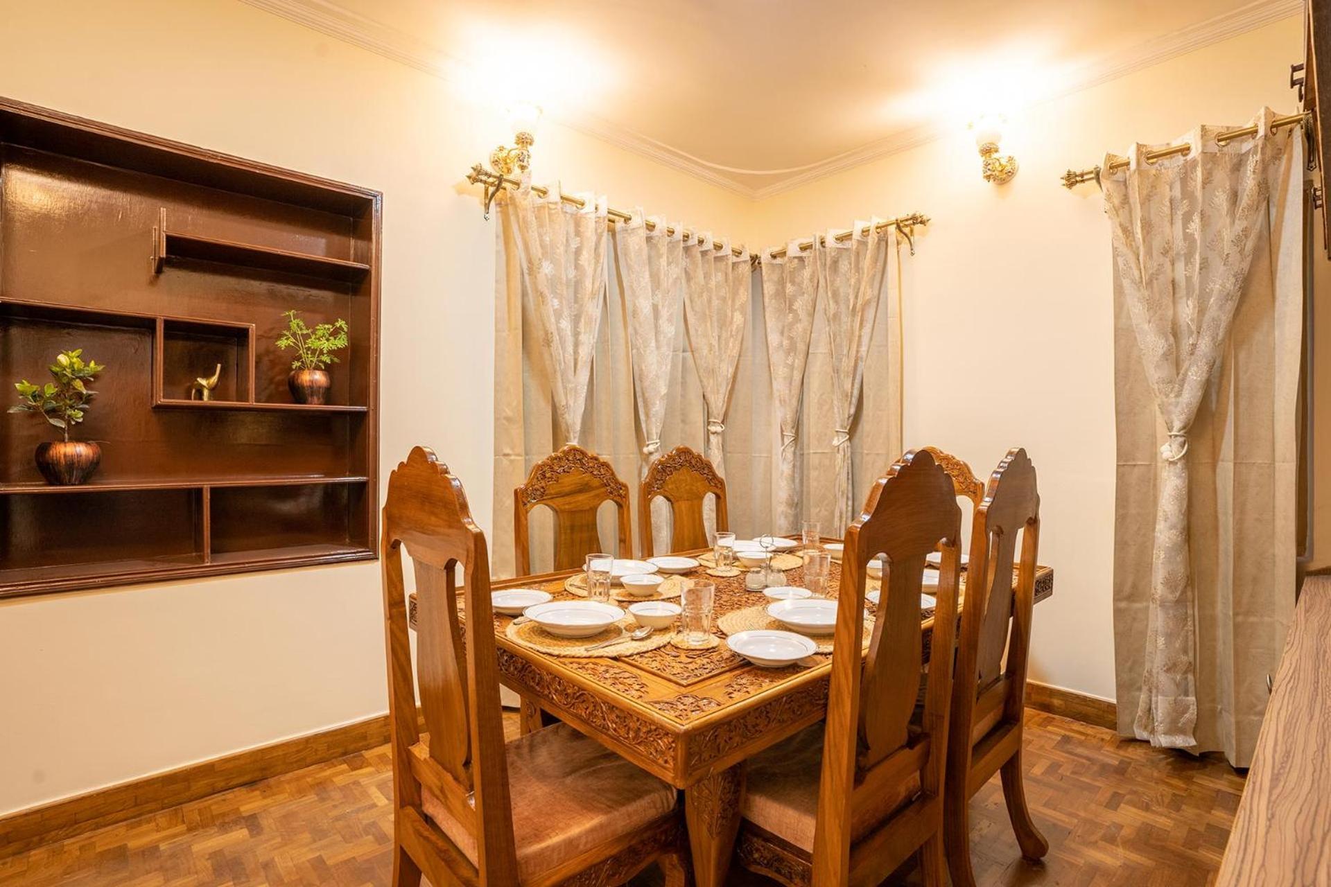 Stayvista At Pinewood Villa - Pet Friendly Villa With Lawn & Pool Table Srīnagar Exteriör bild