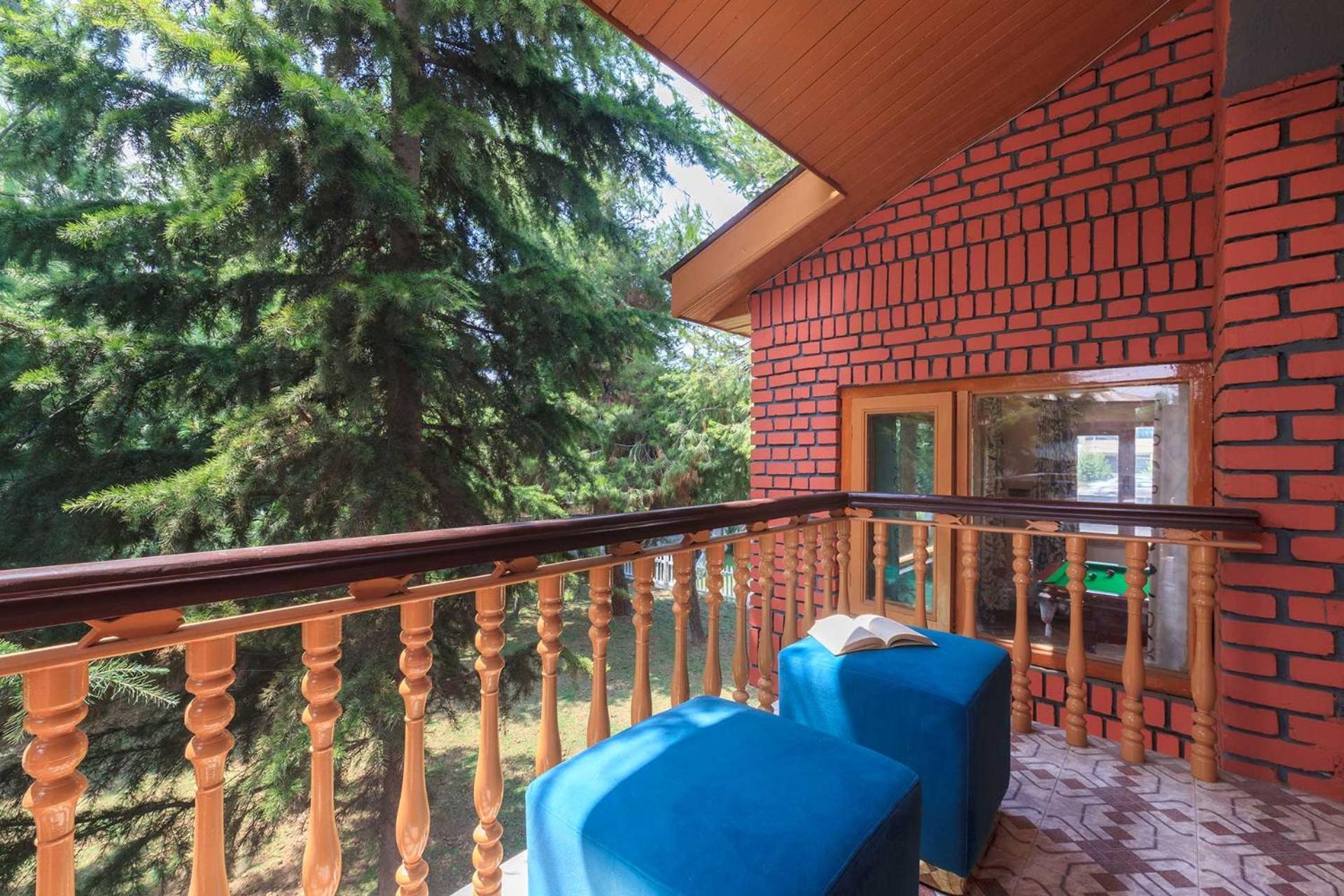 Stayvista At Pinewood Villa - Pet Friendly Villa With Lawn & Pool Table Srīnagar Exteriör bild