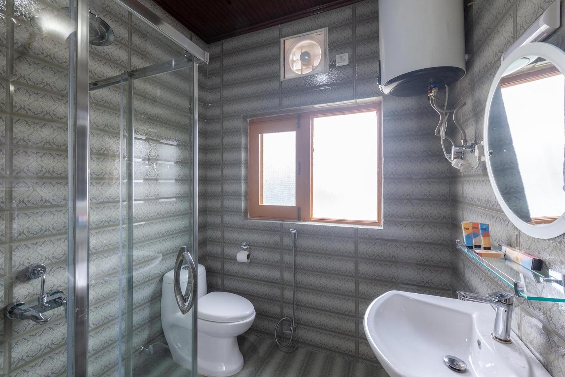 Stayvista At Pinewood Villa - Pet Friendly Villa With Lawn & Pool Table Srīnagar Exteriör bild