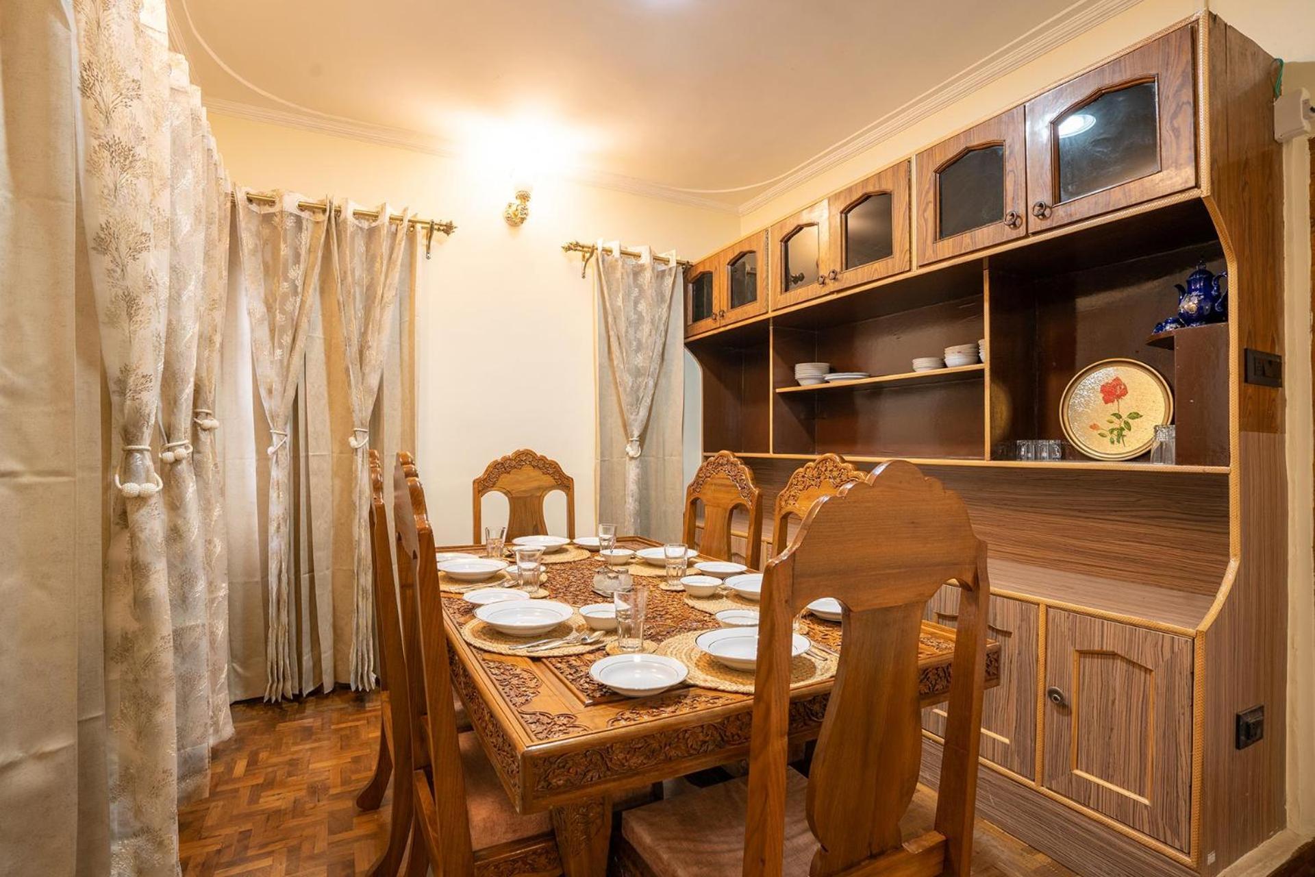 Stayvista At Pinewood Villa - Pet Friendly Villa With Lawn & Pool Table Srīnagar Exteriör bild