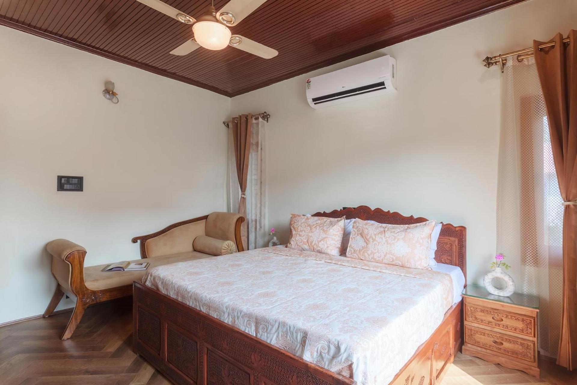 Stayvista At Pinewood Villa - Pet Friendly Villa With Lawn & Pool Table Srīnagar Exteriör bild
