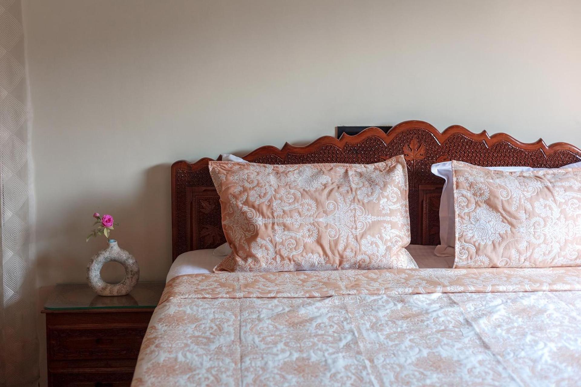 Stayvista At Pinewood Villa - Pet Friendly Villa With Lawn & Pool Table Srīnagar Exteriör bild