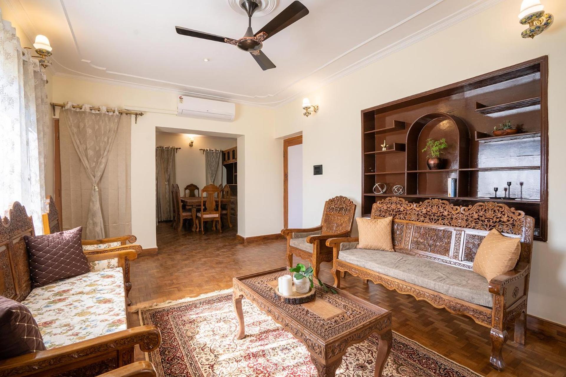 Stayvista At Pinewood Villa - Pet Friendly Villa With Lawn & Pool Table Srīnagar Exteriör bild