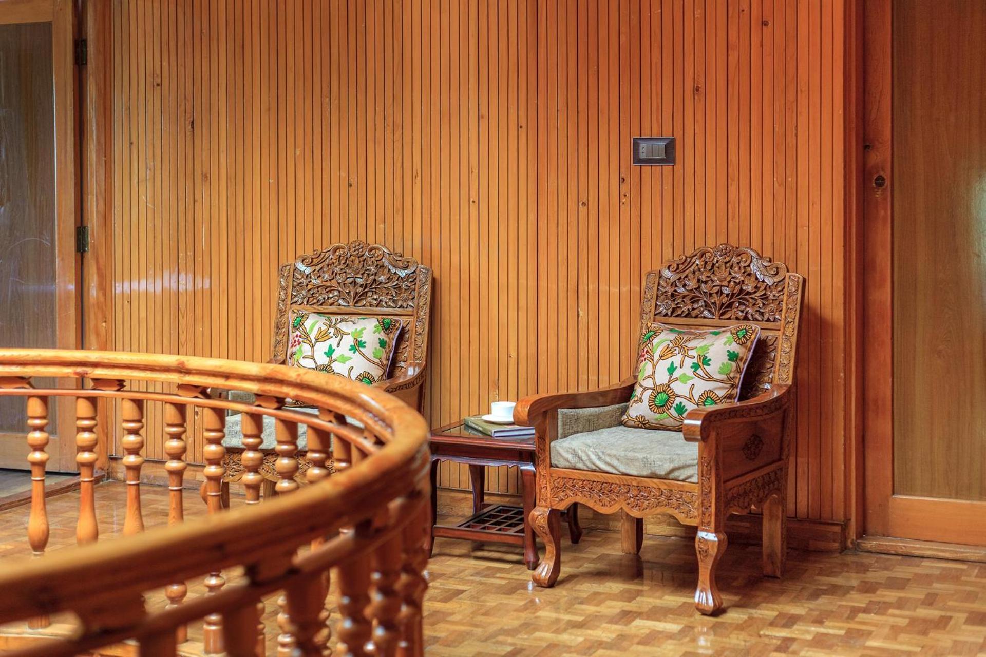 Stayvista At Pinewood Villa - Pet Friendly Villa With Lawn & Pool Table Srīnagar Exteriör bild